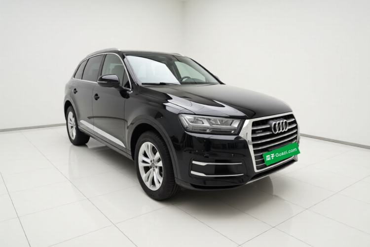 Used Audi Q7 2019 45 TFSI Comfort Model Front Right 45 Deg