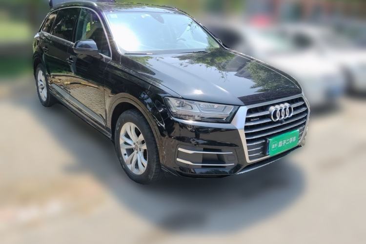 Used Audi Q7 2019 45 TFSI Comfort Model Front Right 45 Deg