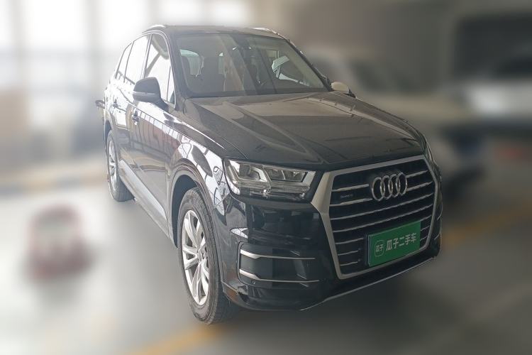 Used Audi Q7  Front Right 45 Deg