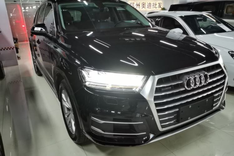 Used Audi Q7 2019 45 TFSI Comfort Model Front Right 45 Deg