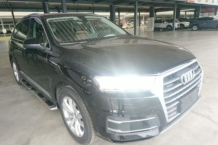 Used Audi Q7 2019 55 TFSI Technology Edition Front Right 45 Deg