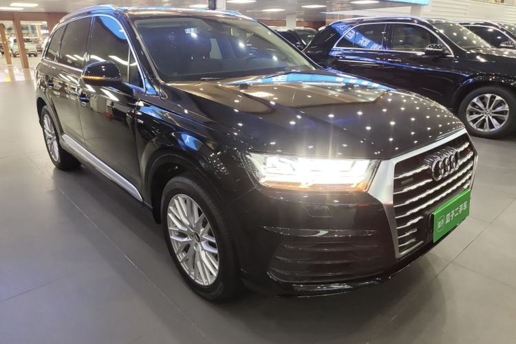 Used Audi Q7 2019 55 TFSI Technology Edition Front Right 45 Deg