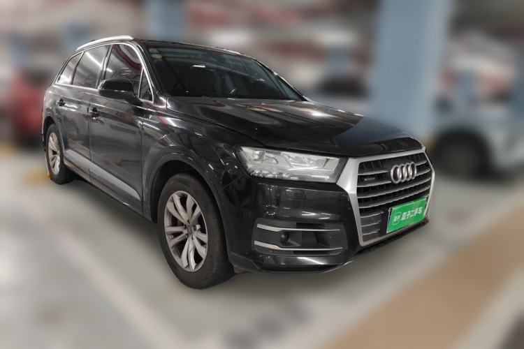 Used Audi Q7 2019 45 TFSI Comfort Model Front Right 45 Deg
