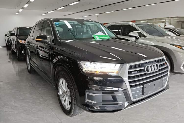 Used Audi Q7 2019 45 TFSI Comfort Model Front Right 45 Deg
