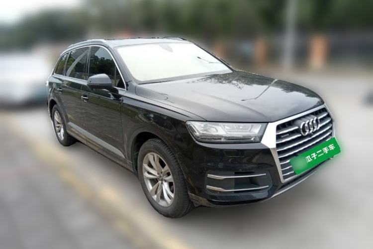 Used Audi Q7 2019 45 TFSI Comfort Model Front Right 45 Deg