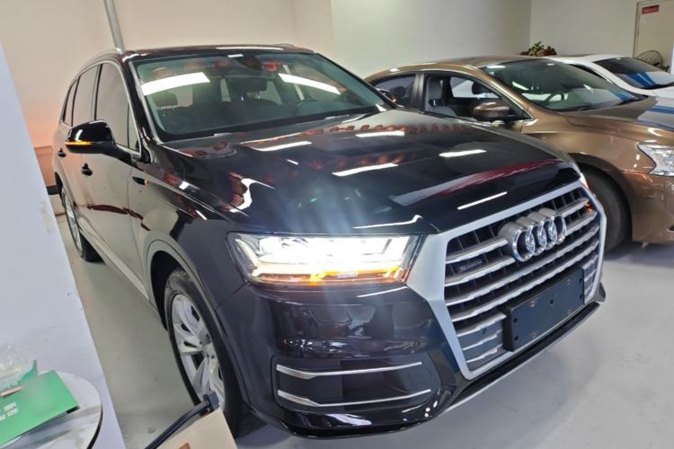 Used Audi Q7 2019 45 TFSI Comfort Model Front Right 45 Deg