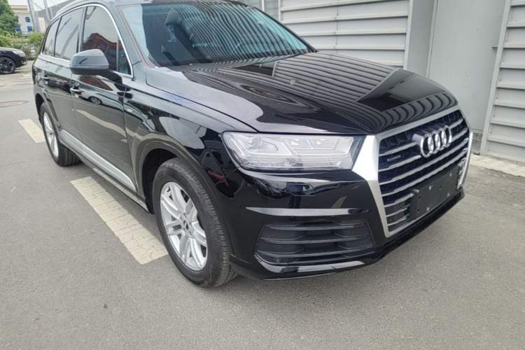 Used Audi Q7 2019 45 TFSI S line Sport Edition Front Right 45 Deg