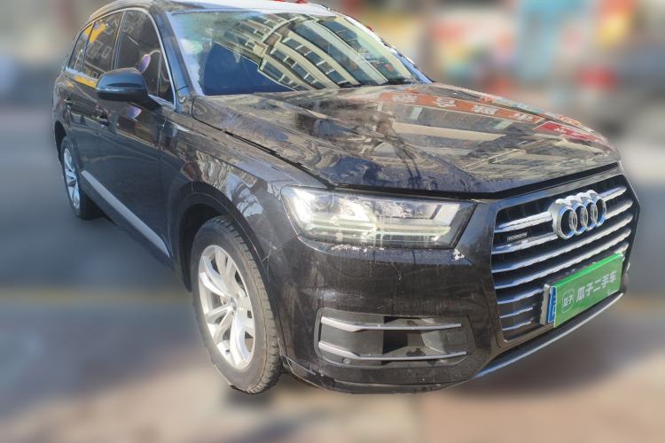 Used Audi Q7 2019 45 TFSI Comfort Model Front Right 45 Deg