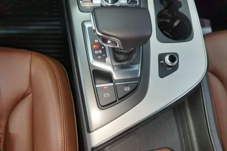 Used Audi Q7 2019 55 TFSI Technology Edition Gear Lever