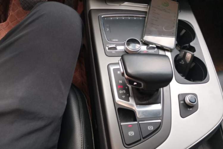 Used Audi Q7 2019 55 TFSI Technology Edition Gear Lever