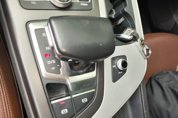 Used Audi Q7 2019 45 TFSI Comfort Model Gear Lever