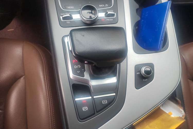 Used Audi Q7 2019 45 TFSI Comfort Model Gear Lever