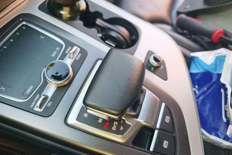 Used Audi Q7 2019 55 TFSI Technology Edition Gear Lever