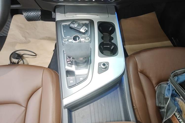 Used Audi Q7 2019 55 TFSI Technology Edition Gear Lever