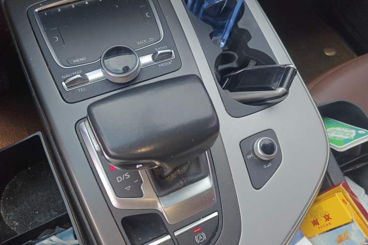 Used Audi Q7 2019 45 TFSI Comfort Model Gear Lever
