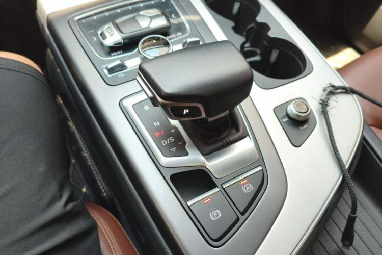 Used Audi Q7 2019 55 TFSI Technology Edition Gear Lever
