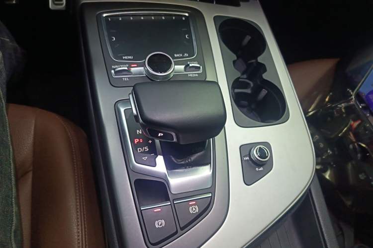 Used Audi Q7 2019 55 TFSI Technology Edition Gear Lever