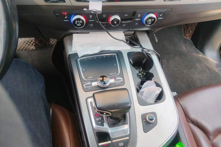 Used Audi Q7 2019 45 TFSI Comfort Model Gear Lever
