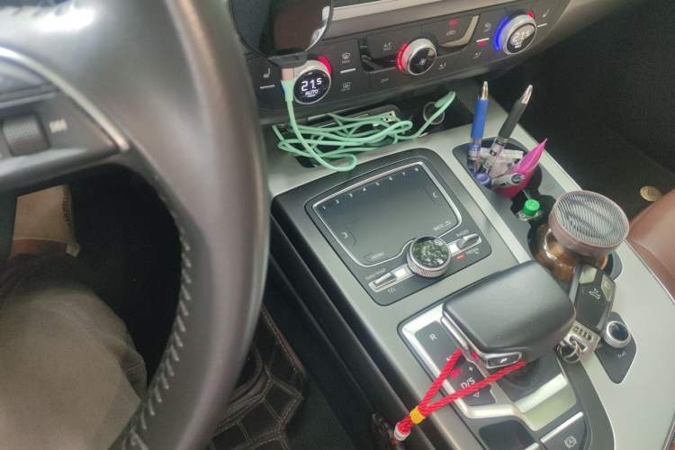 Used Audi Q7 2019 45 TFSI Comfort Model Gear Lever