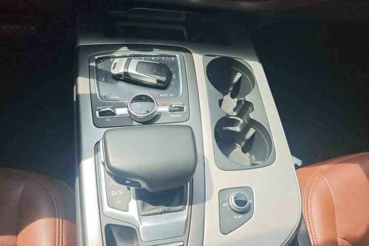 Used Audi Q7 2019 55 TFSI Technology Edition Gear Lever