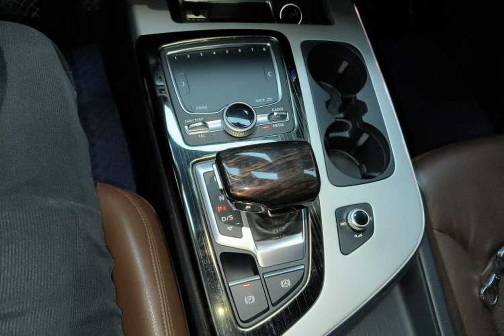 Used Audi Q7 2019 45 TFSI Comfort Model Gear Lever