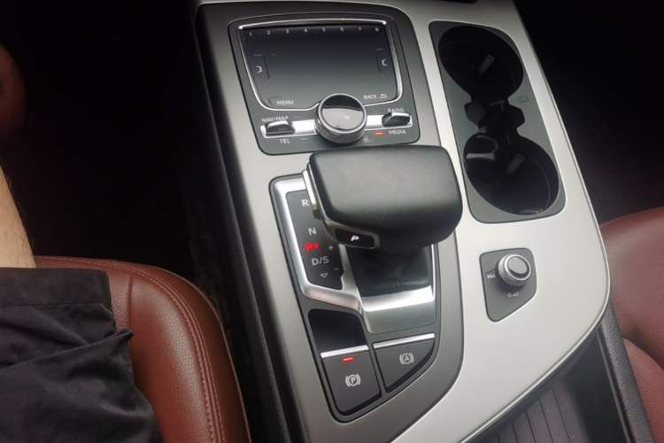 Used Audi Q7 2019 55 TFSI Technology Edition Gear Lever