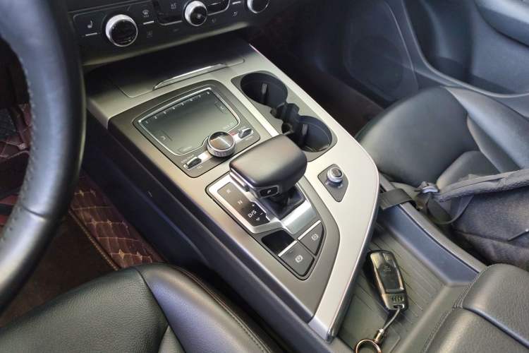 Used Audi Q7 2019 45 TFSI Comfort Model Gear Lever