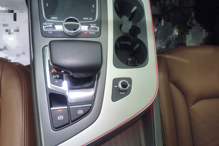 Used Audi Q7 2019 55 TFSI Technology Edition Gear Lever