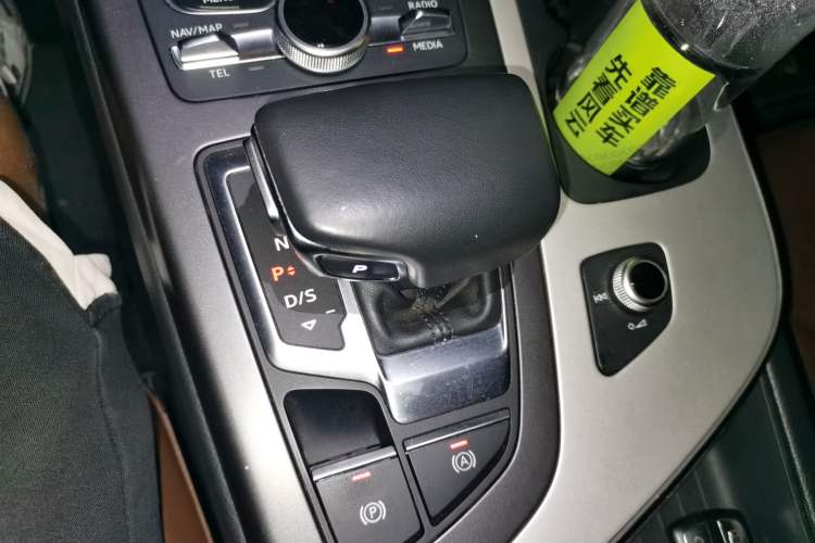 Used Audi Q7 2019 45 TFSI Comfort Model Gear Lever