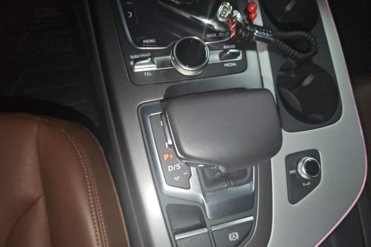 Used Audi Q7 2019 55 TFSI Technology Edition Gear Lever