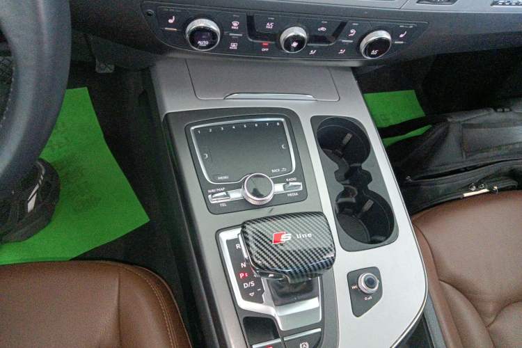 Used Audi Q7 2019 45 TFSI Comfort Model Gear Lever