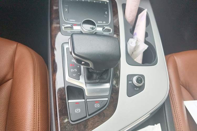 Used Audi Q7 2019 55 TFSI Technology Edition Gear Lever