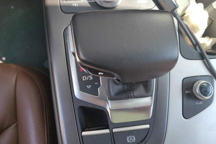 Used Audi Q7 2019 55 TFSI Technology Edition Gear Lever
