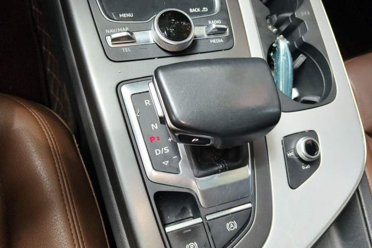 Used Audi Q7 2019 55 TFSI Technology Edition Gear Lever