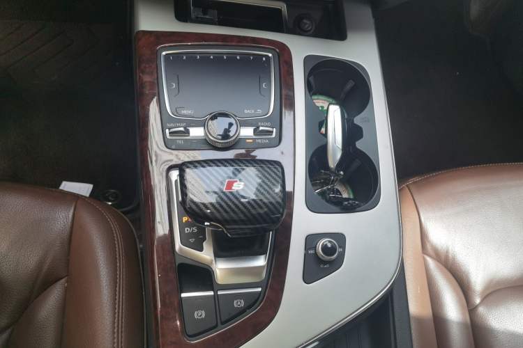 Used Audi Q7 2019 45 TFSI Comfort Model Gear Lever