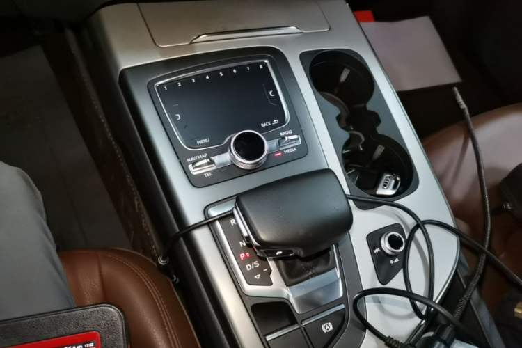 Used Audi Q7 2019 45 TFSI Comfort Model Gear Lever