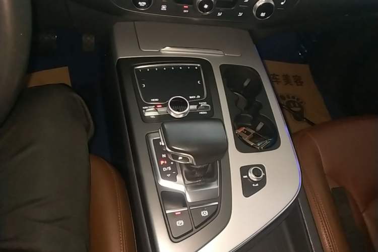 Used Audi Q7 2019 55 TFSI Technology Edition Gear Lever