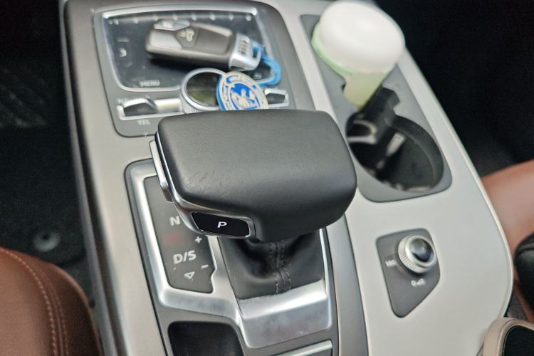 Used Audi Q7 2019 55 TFSI Technology Edition Gear Lever