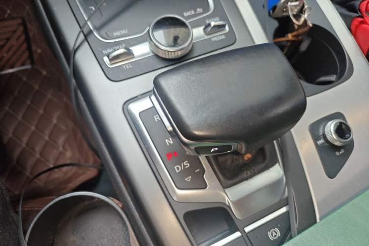 Used Audi Q7 2019 45 TFSI S line Sport Edition Gear Lever