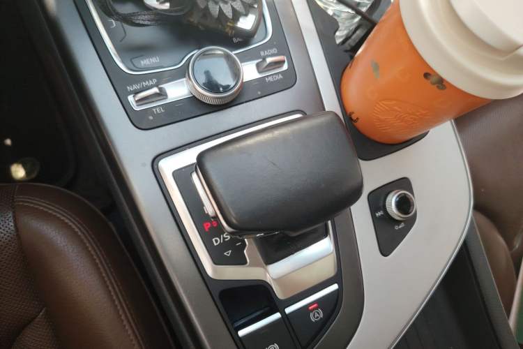Used Audi Q7 2019 55 TFSI Technology Edition Gear Lever