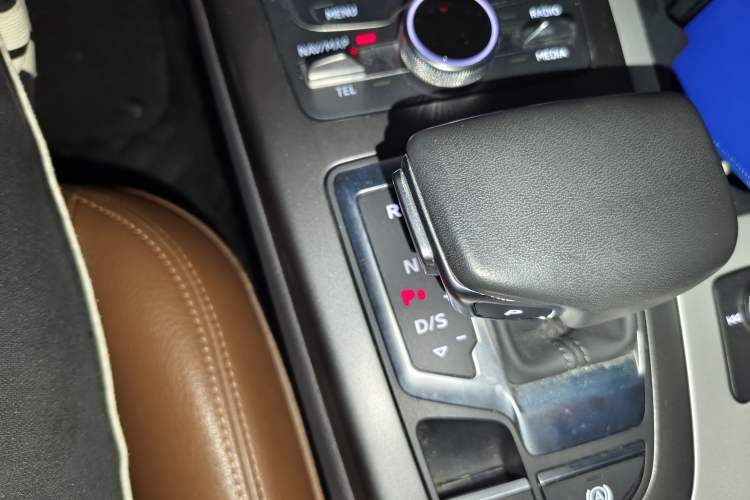 Used Audi Q7 2019 45 TFSI Comfort Model Gear Lever