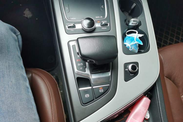 Used Audi Q7 2019 55 TFSI Technology Edition Gear Lever