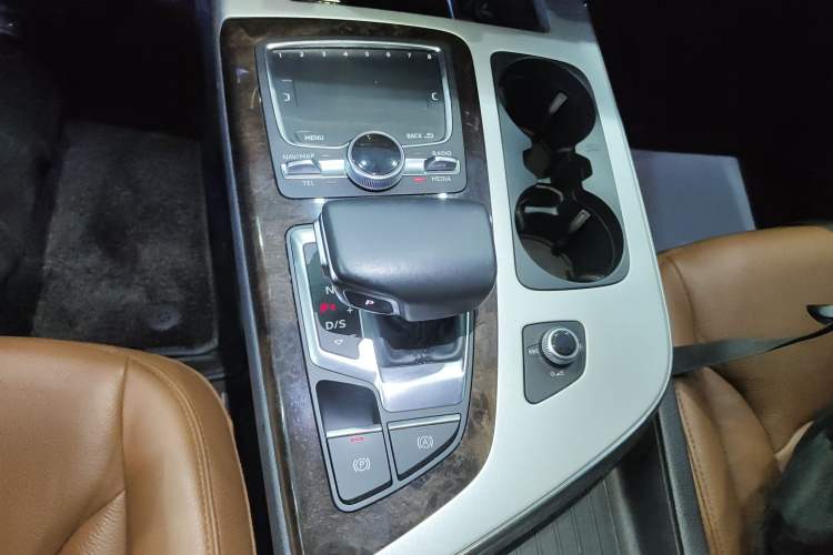 Used Audi Q7 2019 55 TFSI Technology Edition Gear Lever
