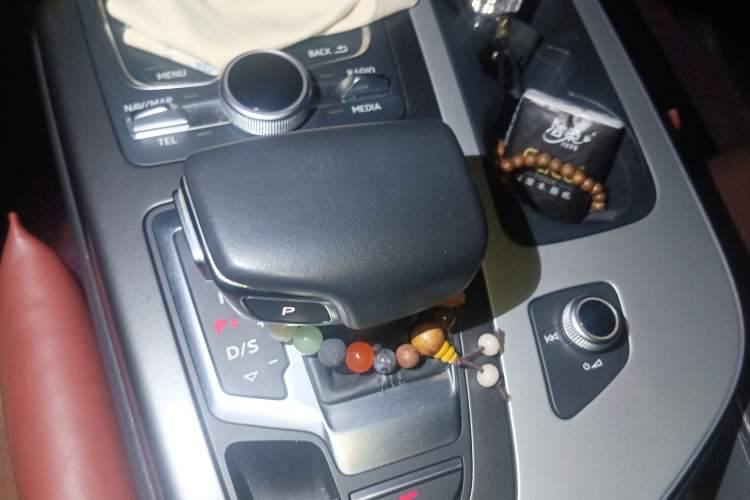 Used Audi Q7 2019 45 TFSI Comfort Model Gear Lever