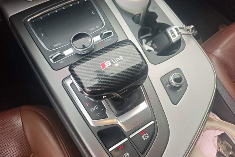 Used Audi Q7 2019 55 TFSI Technology Edition Gear Lever