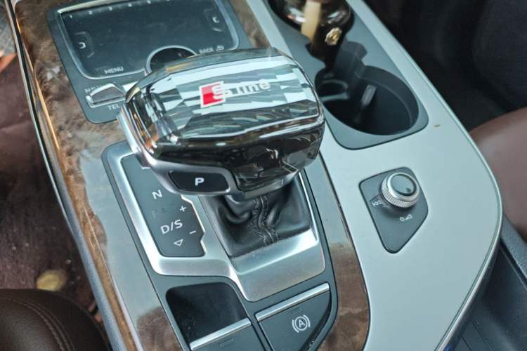 Used Audi Q7 2019 55 TFSI Technology Edition Gear Lever