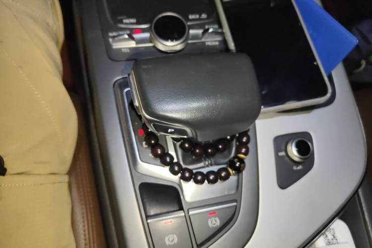 Used Audi Q7 2019 55 TFSI Technology Edition Gear Lever