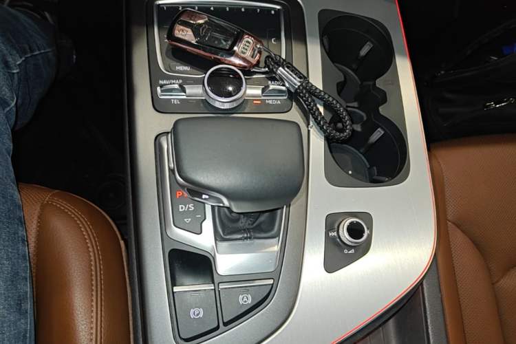 Used Audi Q7 2019 45 TFSI S line Sport Edition Gear Lever