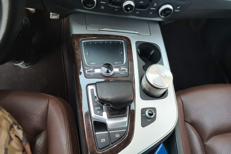 Used Audi Q7 2019 55 TFSI Technology Edition Gear Lever