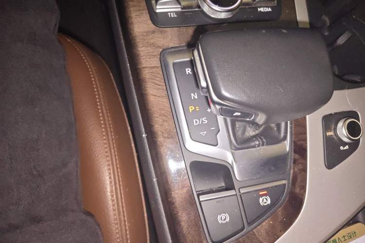 Used Audi Q7 2019 55 TFSI S line Sport Edition Gear Lever